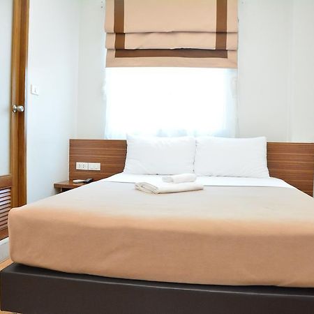White House Asoke Sukhumvit 18 Hotell Bangkok Exteriör bild