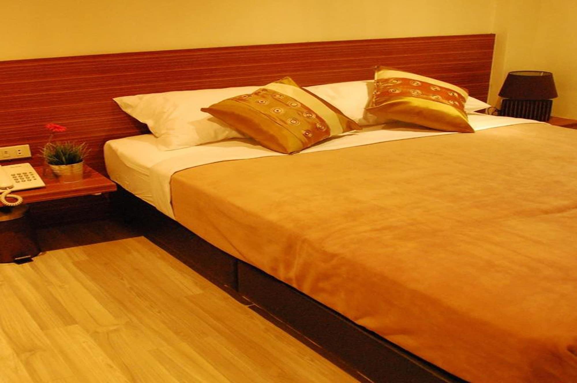 White House Asoke Sukhumvit 18 Hotell Bangkok Exteriör bild