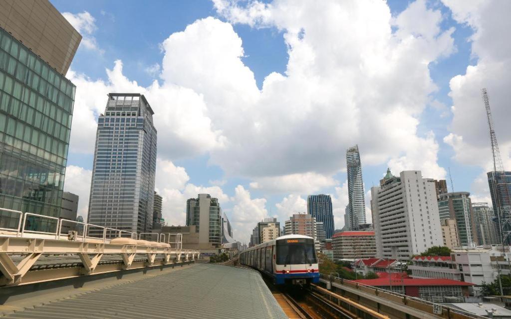 White House Asoke Sukhumvit 18 Hotell Bangkok Exteriör bild