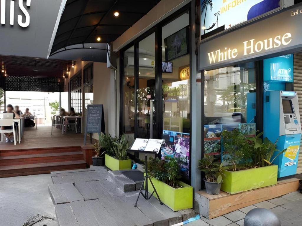 White House Asoke Sukhumvit 18 Hotell Bangkok Exteriör bild