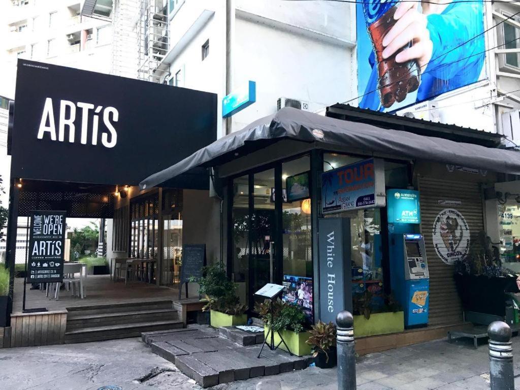White House Asoke Sukhumvit 18 Hotell Bangkok Exteriör bild