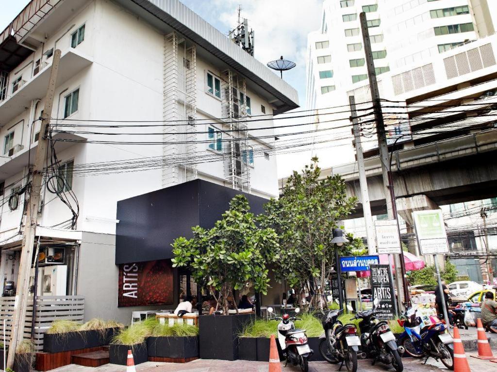 White House Asoke Sukhumvit 18 Hotell Bangkok Exteriör bild