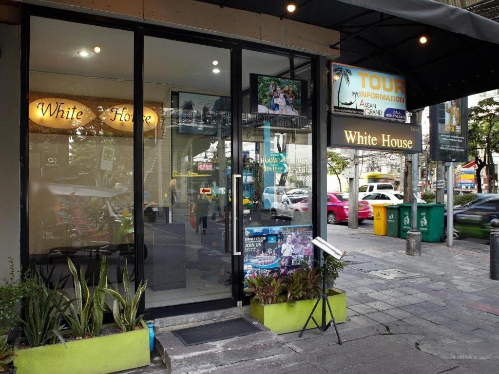 White House Asoke Sukhumvit 18 Hotell Bangkok Exteriör bild