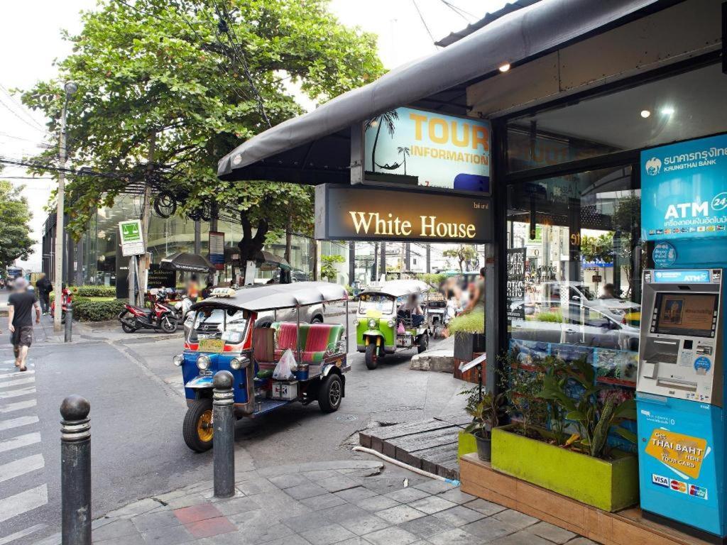 White House Asoke Sukhumvit 18 Hotell Bangkok Exteriör bild
