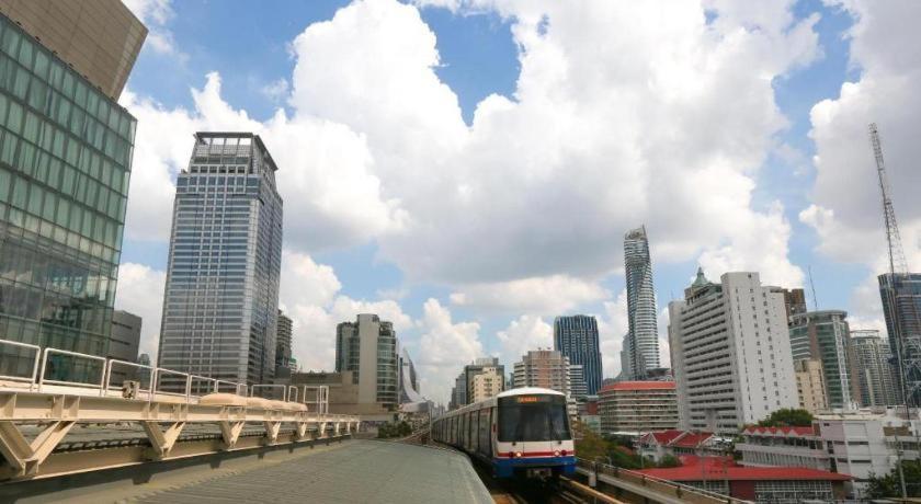 White House Asoke Sukhumvit 18 Hotell Bangkok Exteriör bild