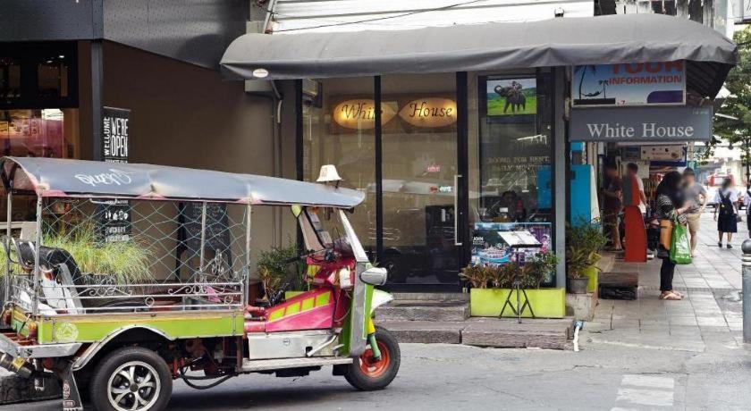 White House Asoke Sukhumvit 18 Hotell Bangkok Exteriör bild