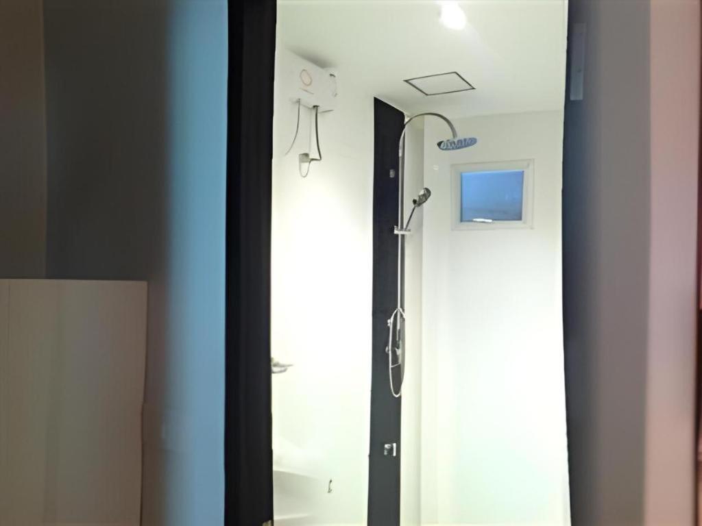 White House Asoke Sukhumvit 18 Hotell Bangkok Exteriör bild