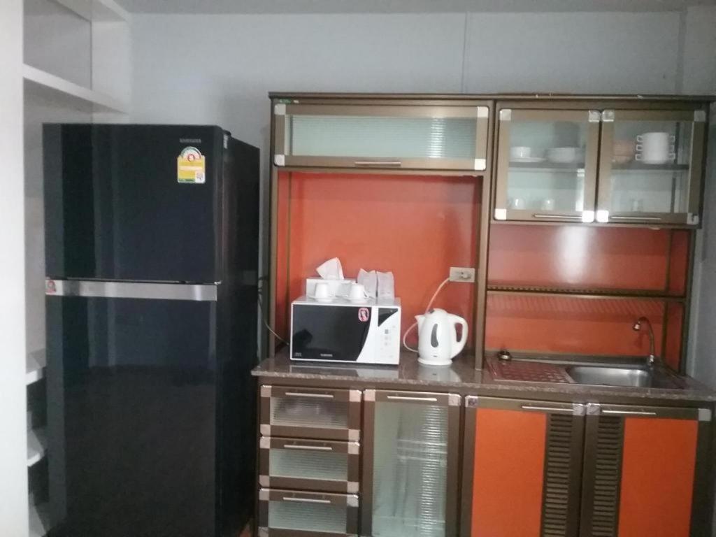 White House Asoke Sukhumvit 18 Hotell Bangkok Exteriör bild