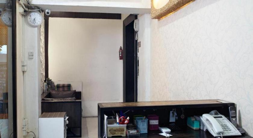 White House Asoke Sukhumvit 18 Hotell Bangkok Exteriör bild