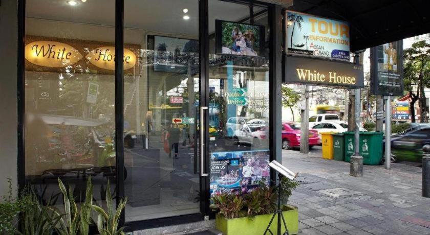 White House Asoke Sukhumvit 18 Hotell Bangkok Exteriör bild