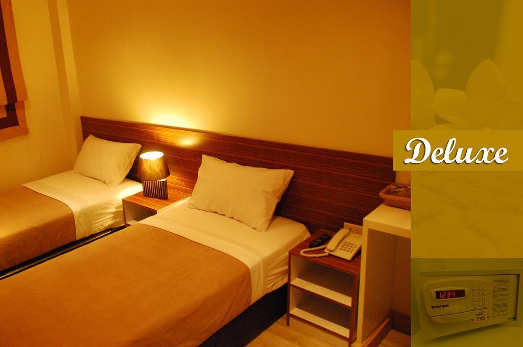 White House Asoke Sukhumvit 18 Hotell Bangkok Exteriör bild