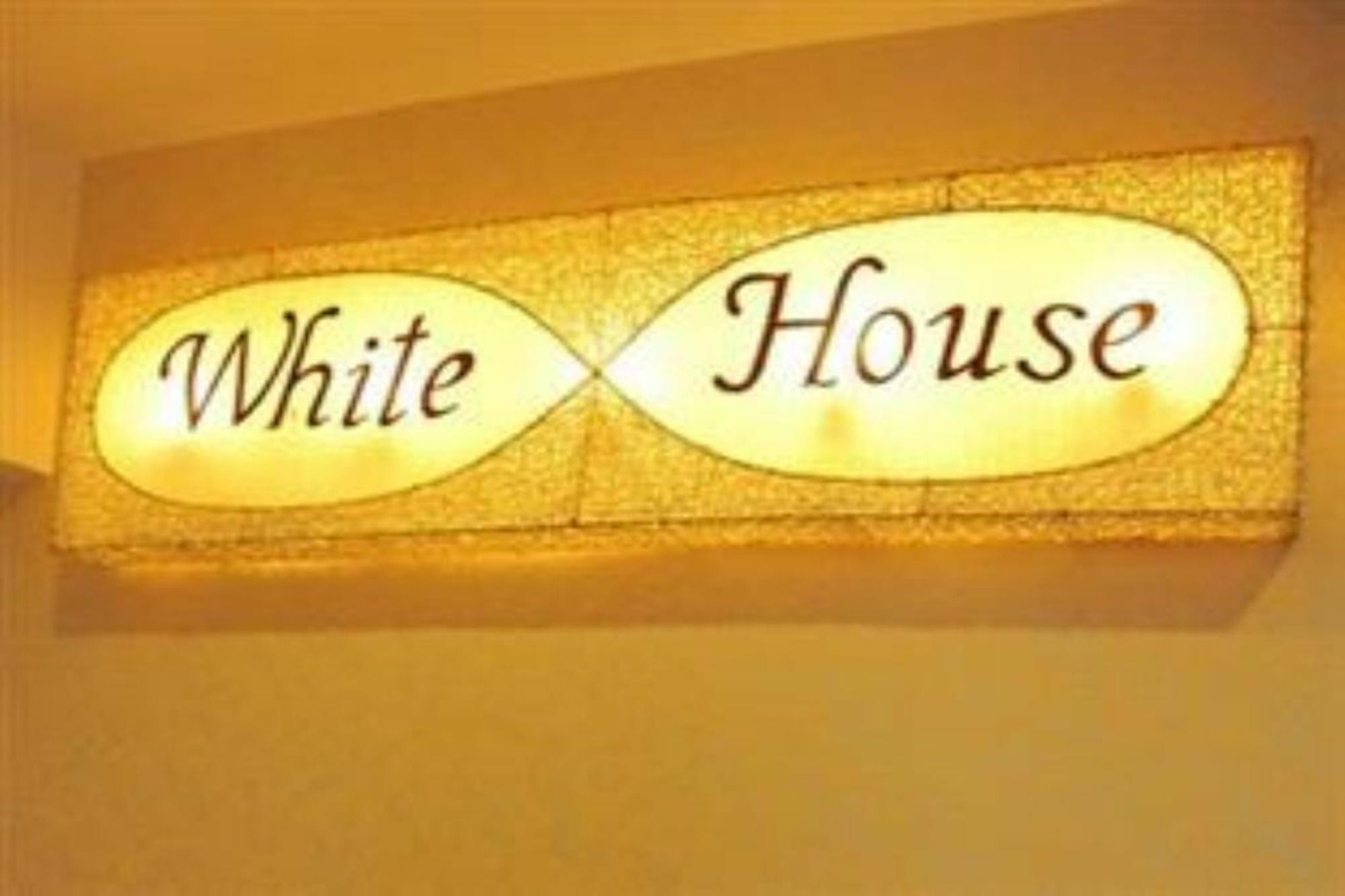 White House Asoke Sukhumvit 18 Hotell Bangkok Exteriör bild